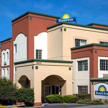 Days Inn By Wyndham Фримонт Екстериор снимка