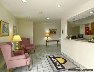 Days Inn By Wyndham Фримонт Интериор снимка